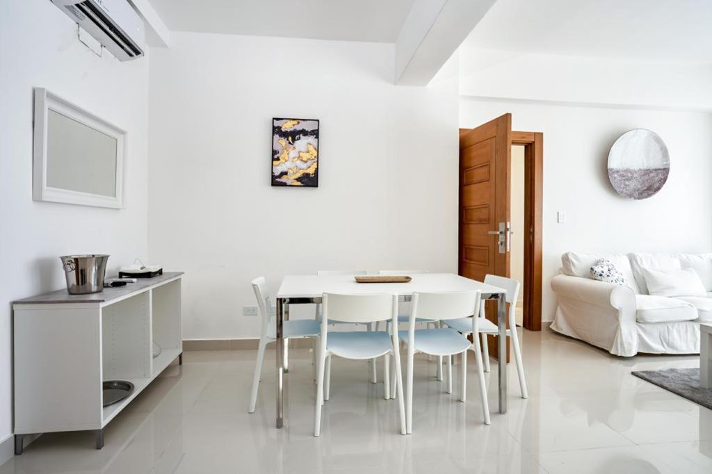 Escape Apartments, Balcony, Pool & Gym In La Julia Santo Domingo Exteriör bild